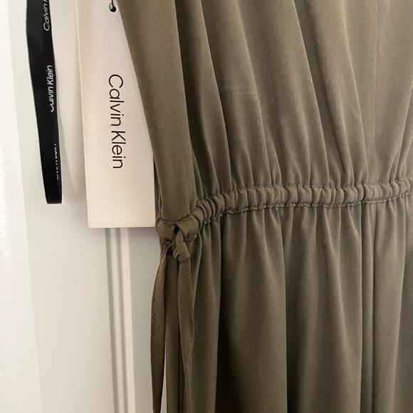 NWT Calvin Klein Sleeveless V-Neck Cinched Waist Pocketed Crop Wide Leg … - Picture 2 of 8